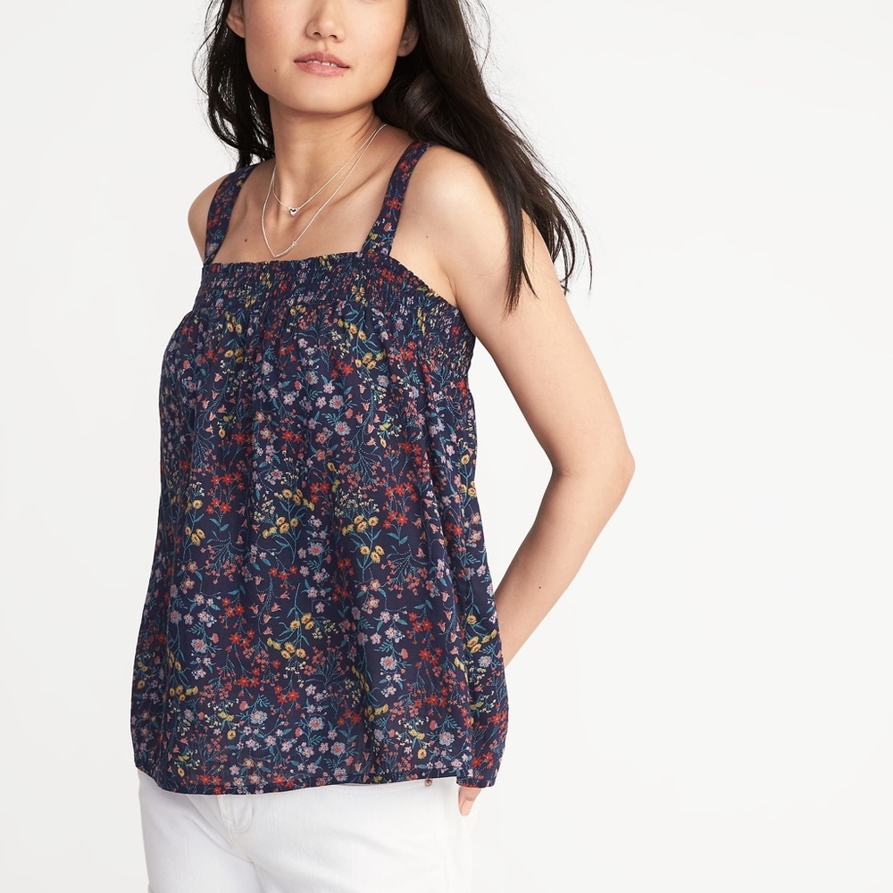 Navy flowered swing tank top - summer in a shirt! 🌸